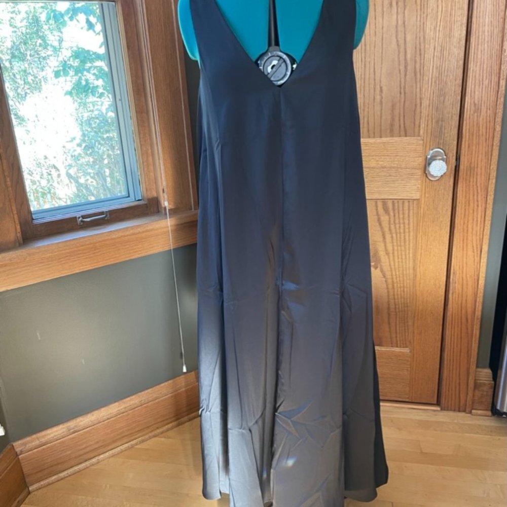 Flowy satin dress with pockets! NWT